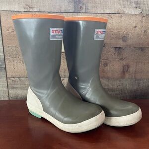 XTRATUF Women’s 12” Legacy Boot | Size 8 | Wool Insoles |
Easy slip on outside